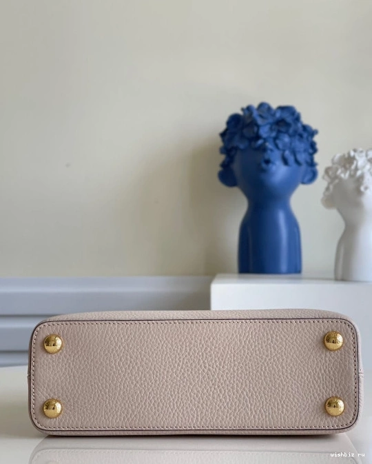 WIS CAPUCINES VUITTON LOUIS BB 0723